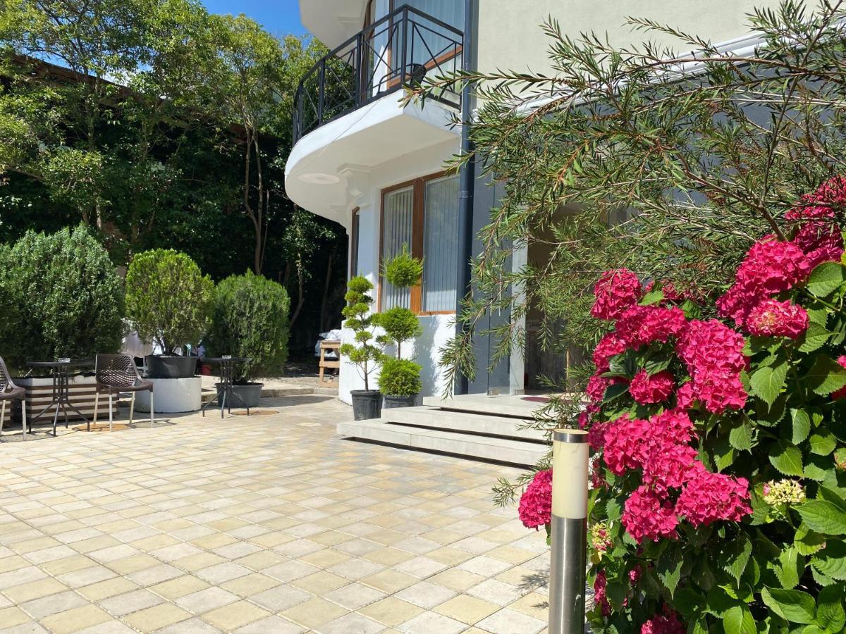 Hotel Golden غاغرا المظهر الخارجي الصورة